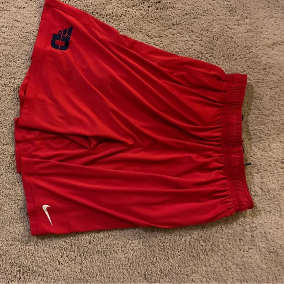 Moving to colorado looking to downsize my clothes I don’t wear anymore. - Picture 2 of 5